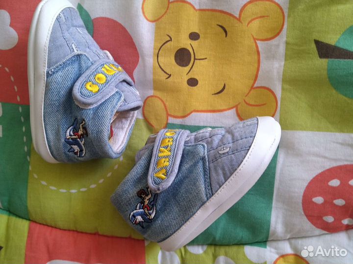 Бортики в кроватку и пинетки