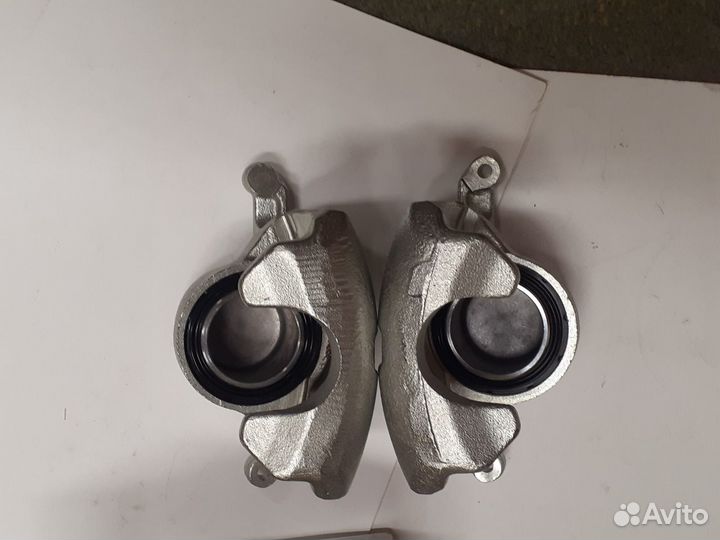 Тормозные суппорта передние на Ниссан Кашкай