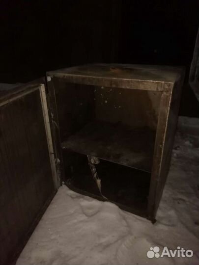 Металлический шкаф