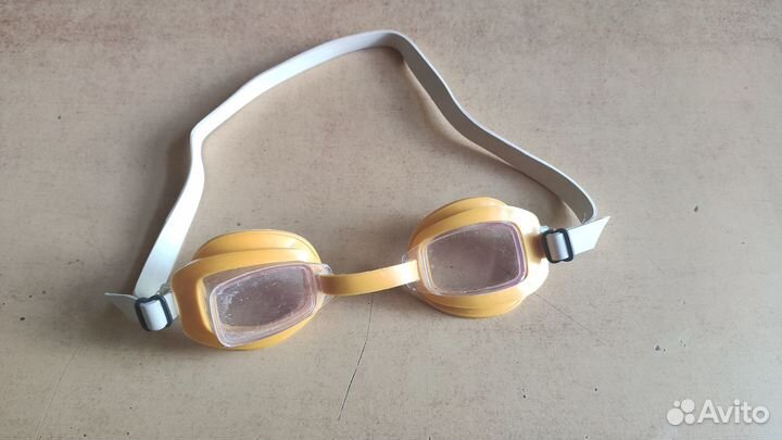Очки для плавания желтые