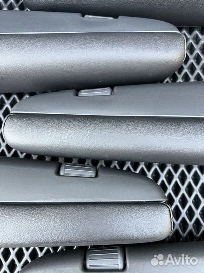 Подлокотник фольксваген Т5-Т6 новый