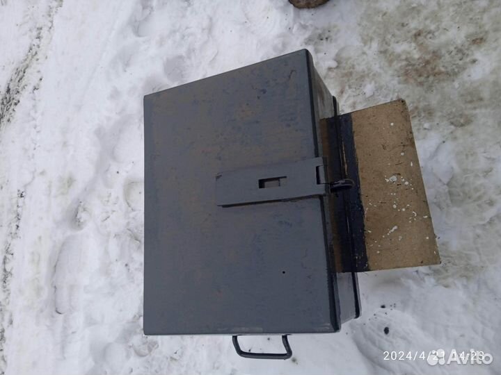 Ящик металлический с замком