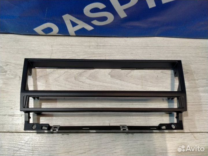 Кронштейн магнитолы передний Bmw 525I E39 M54