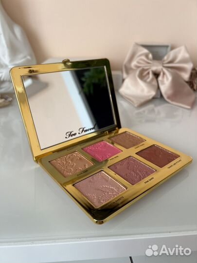 Палетка теней too faced