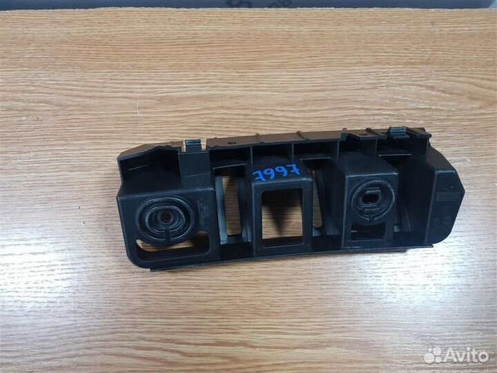 Кронштейн заднего бампера правый Skoda Rapid 201