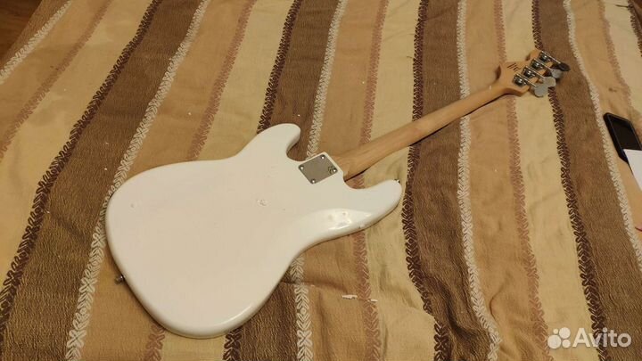 Реплика Squier Precision Bass белый