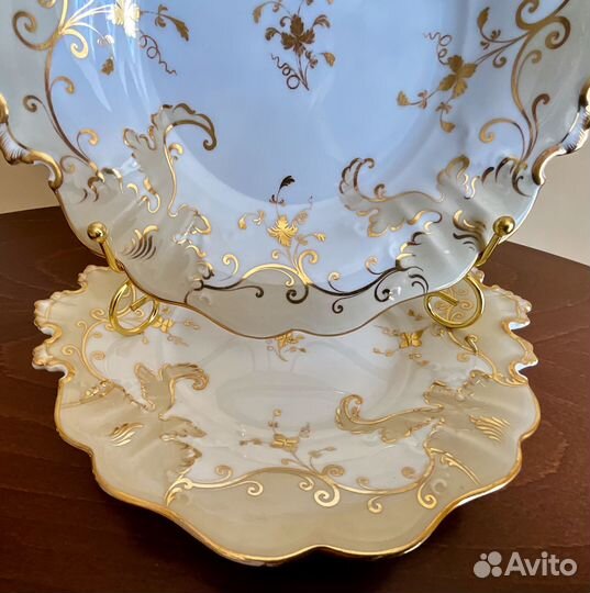 Большое блюдо необычной формы. Англия