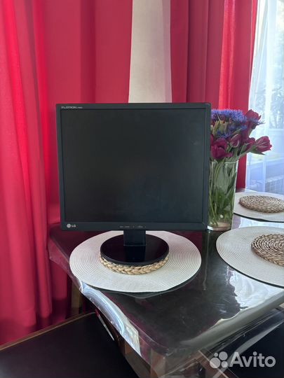 Монитор LG flatron L1942S