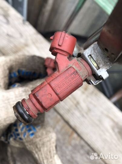 Топливная рампа с форсунками Nissan almera