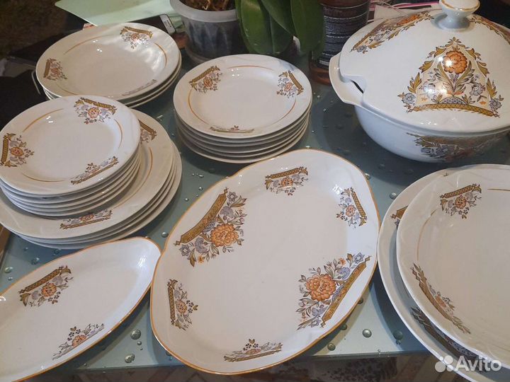 Столовый сервиз новый, Тарелки