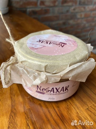 Арахисовая паста, гранола, орешки, подарки