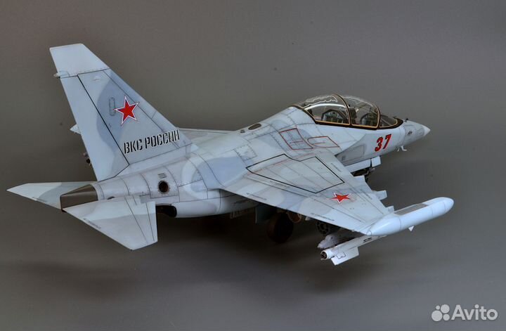 Модель самолета 1/48