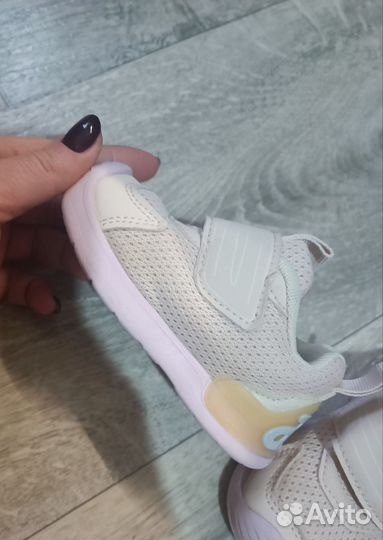 Кроссовки на девочку 20 размер