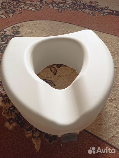 Накладка на унитаз для инвалидов