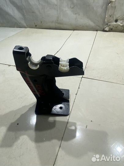 Кронштейн(крепление) заднего сиденья (Kia Seltos)