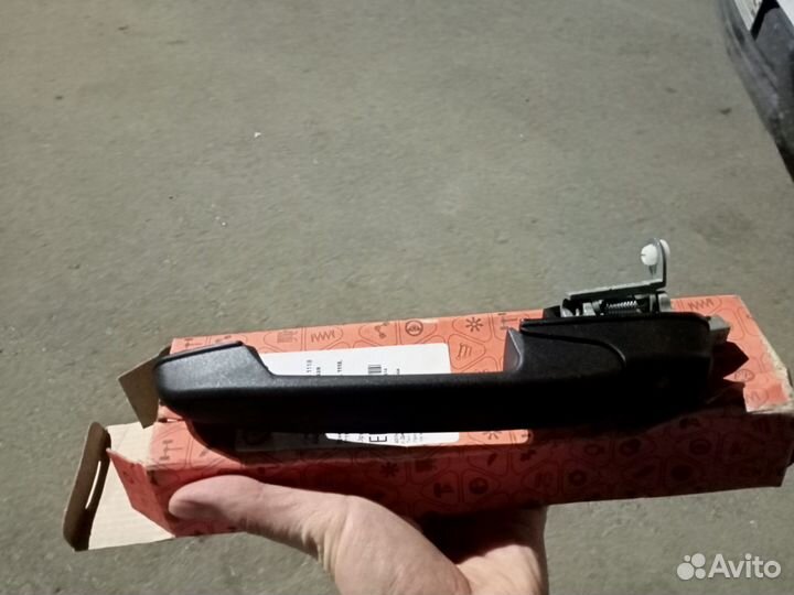 Дверная ручка на гранту