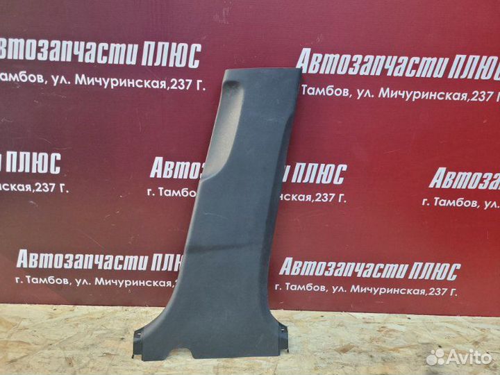 Обшивка средней стойки правая Toyota Auris
