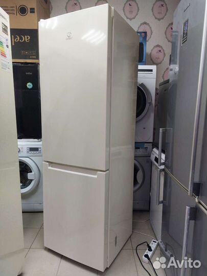 Холодильник Indesit Бежевый 185х60х60