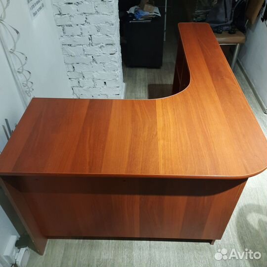 Стол угловой для администратора