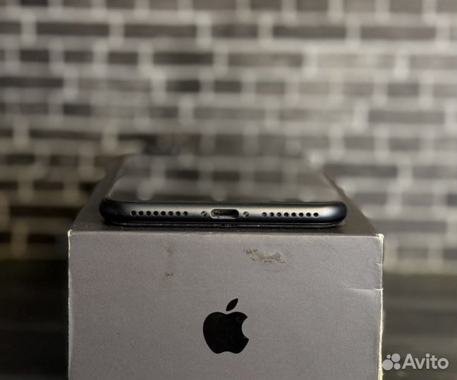 iPhone 8 Plus, 64 ГБ