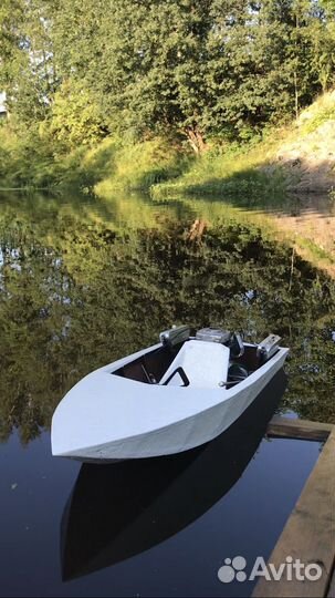 Катер одноместный с рулевым управлением, 5л.с
