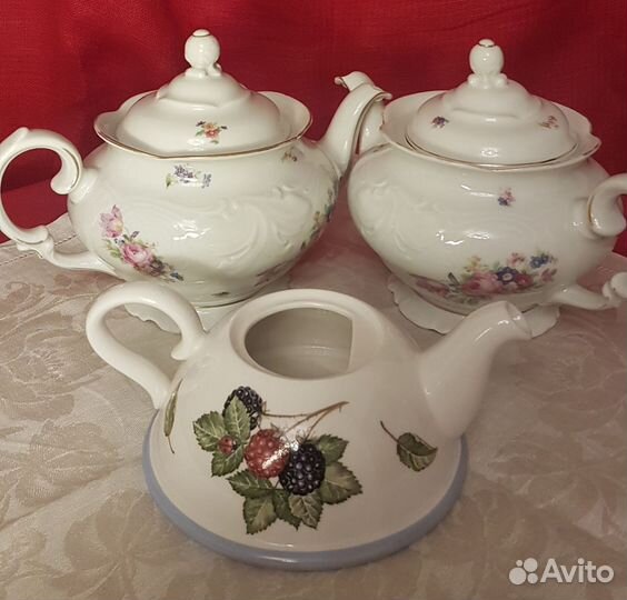 Фарфоровый чайник