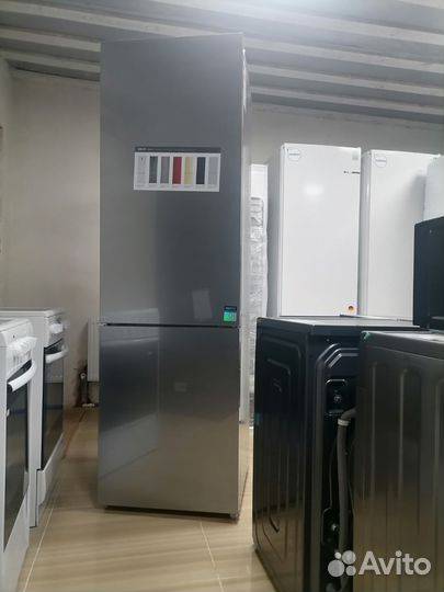 Холодильник новый серый фасад зеркальное стекло