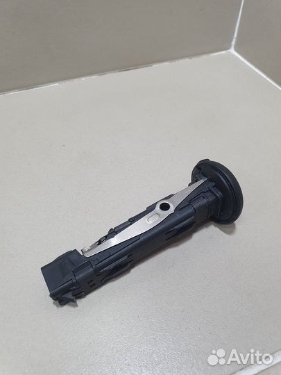 Направляющая подголовника перед левая Skoda Rapid