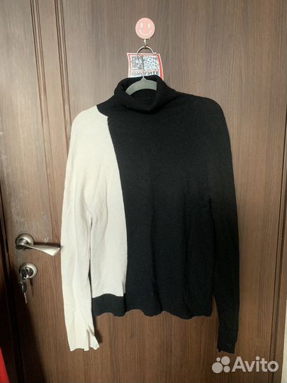 Черно-белая водолазка