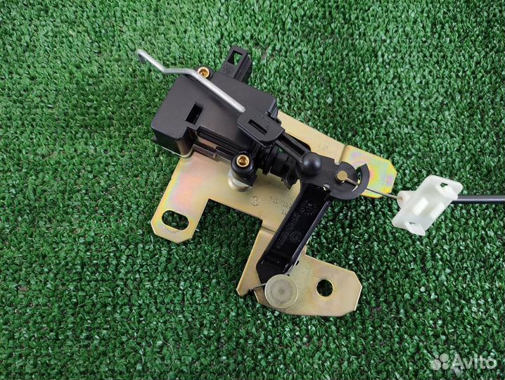 Замок крышки багажника volkswagen Touareg (7L) 20