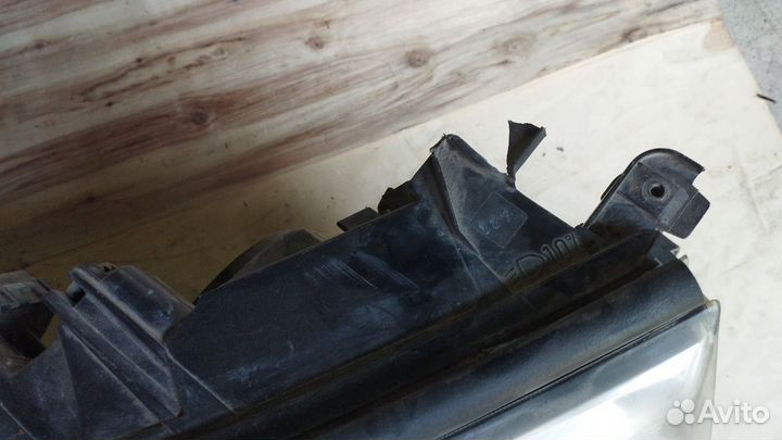 Фара левая Land Cruiser 200 2007-2012