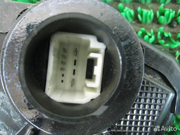 Замок двери передней левой Toyota Corolla Verso R