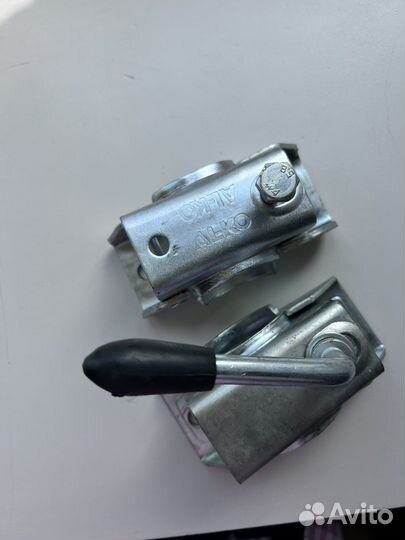 Устройство крепления опорного колеса d48 на прицеп