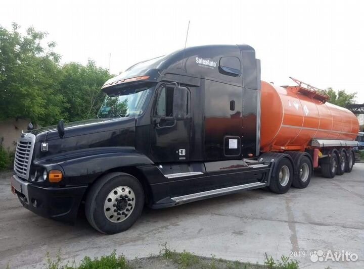 Freightliner Century с полуприцепом, 2004