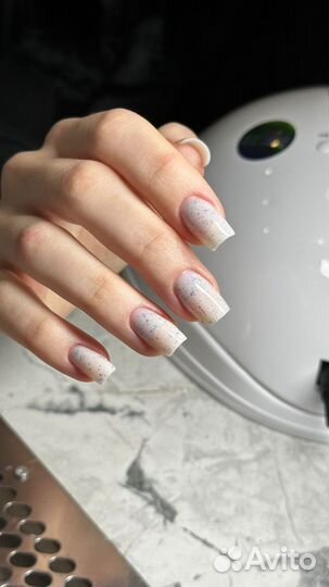 Модель на Маникюр, наращивание ногтей