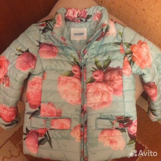 Курточка для девочки. Чепчики