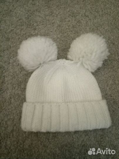 Шапка с помпонами белая H&M