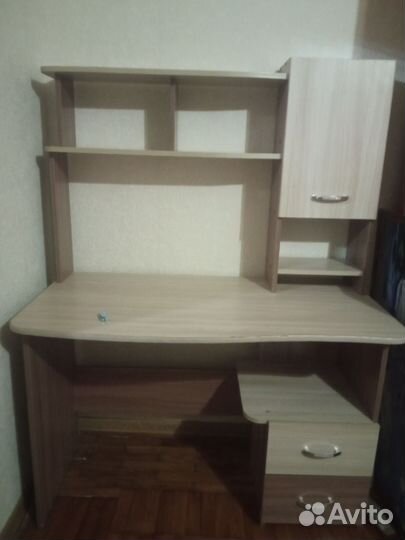 Уголок школьника стол со шкафчиками