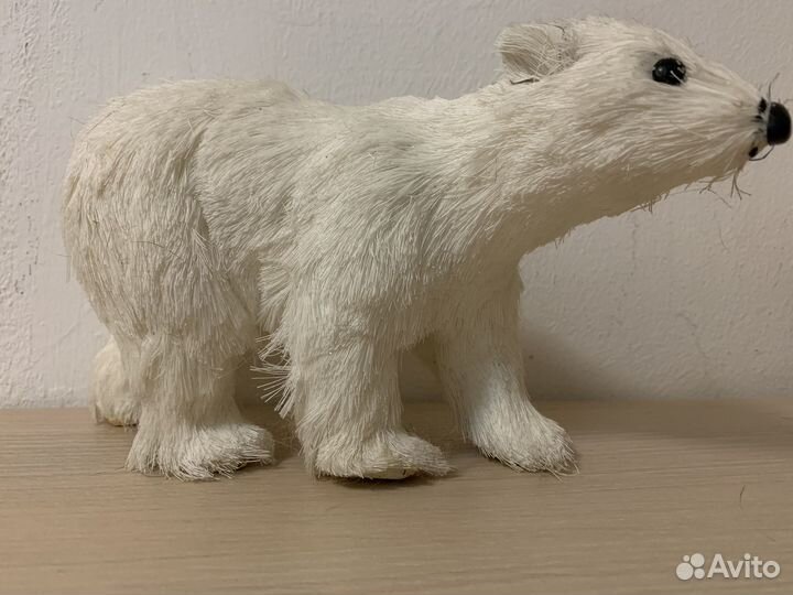 Фигурка белый медведь