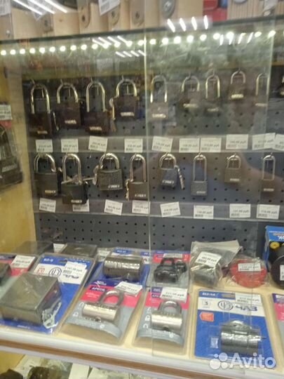 Замок дверной накладной