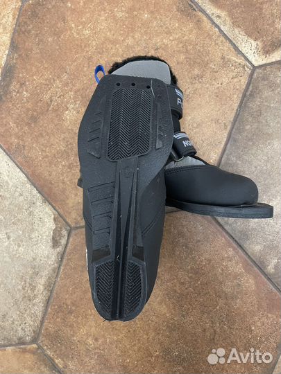 Лыжные ботинки детские 34 размер