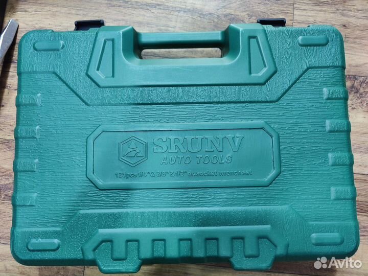 Набор инструментов в кейсе 121 предмет