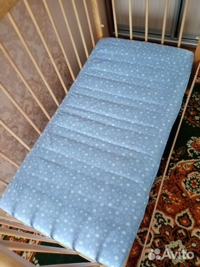 Детская кроватка с матрасом