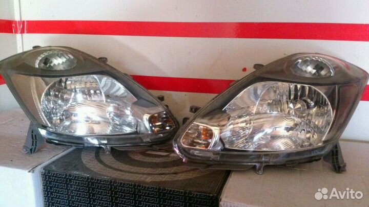 Фара тойота пассо правая / левая 2000 - 2007г