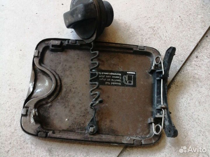 Лючок бензобака на Volvo XC90