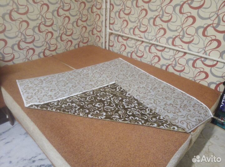 Покрывало маленькое, 127 на 122 сантиметра