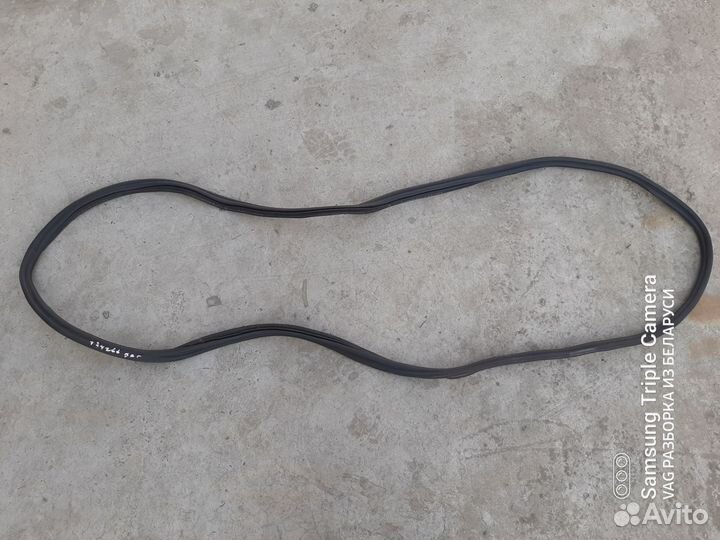 Уплотнитель крышки багажника VW tiguan 2019