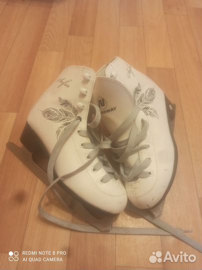 Коньки фигурные, 33 размер