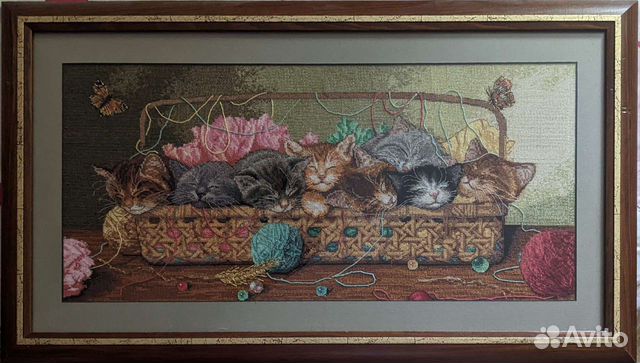 Вышивка ручной работы в рамке