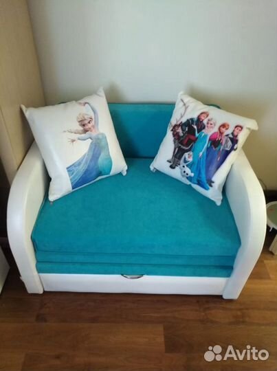 Маленький диванчик Мультик